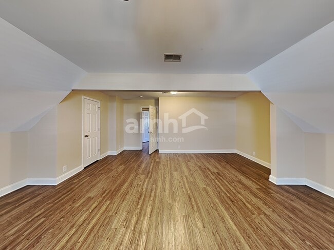 Building Photo - 443 Titans Cir
