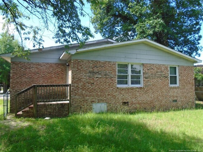 Building Photo - 517 Albany St