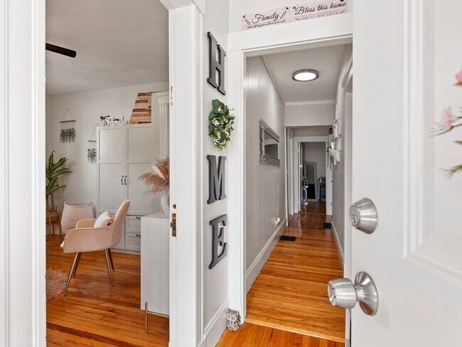 Building Photo - 8 Edgemere Rd