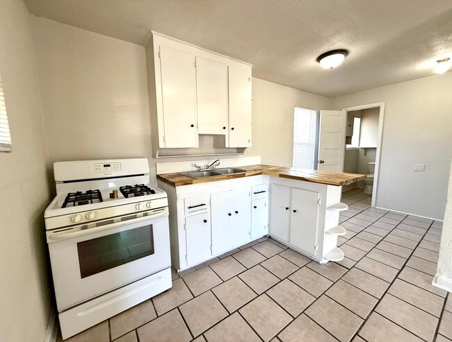 Building Photo - 1010 Wolverton St