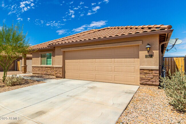 Foto del edificio - 1532 E Inouye Dr