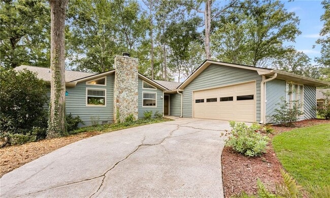 Building Photo - 2076 Lake Ridge Terrace