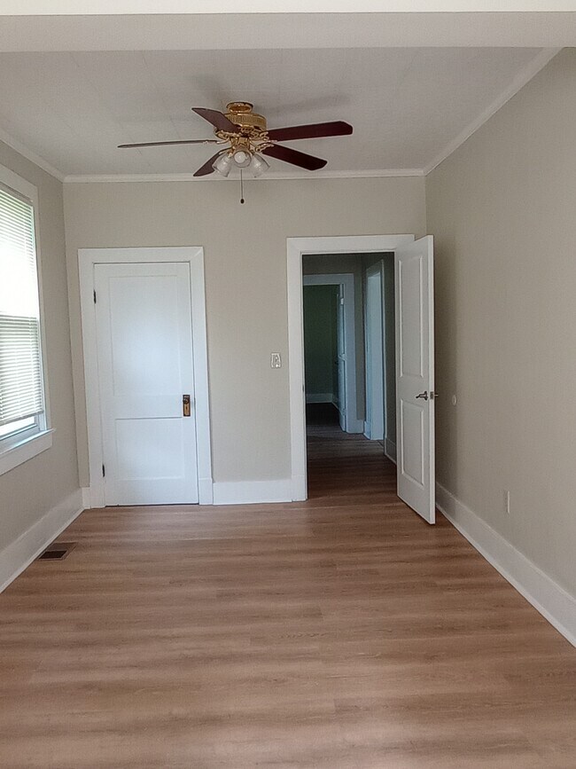 Foto del edificio - 473 N Bayard Ave