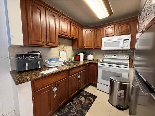 Building Photo - 495 NW 72nd Ave