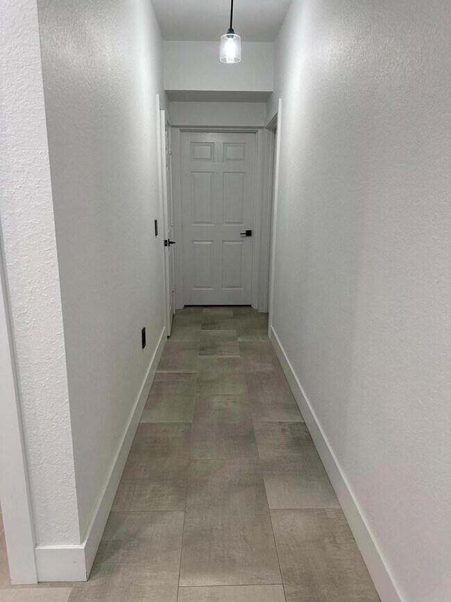 Foto del edificio - 320 Crestwood Cir
