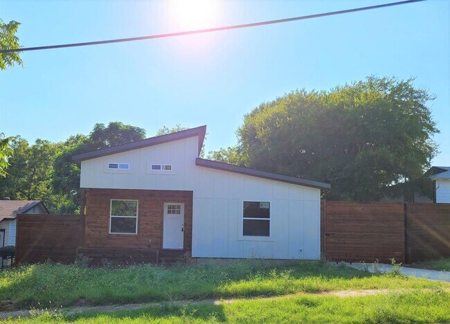 Building Photo - 4603 Idaho Ave