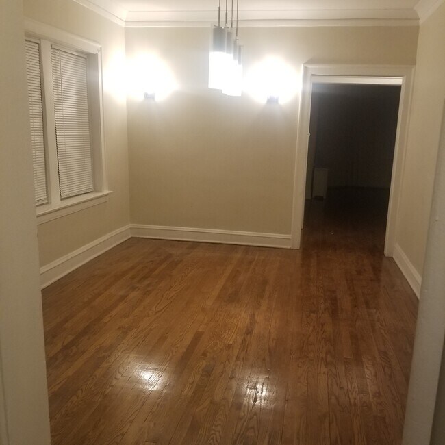 Foto del edificio - 7810 S Bennett Ave
