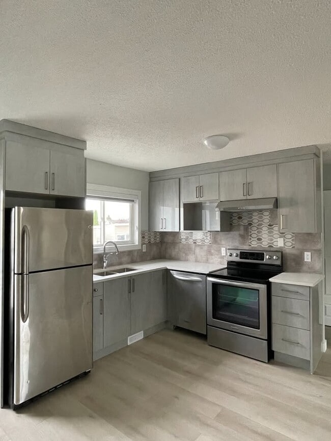 Building Photo - Main Unit