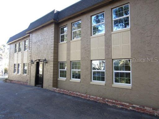 Building Photo - 726 Edgewater Dr
