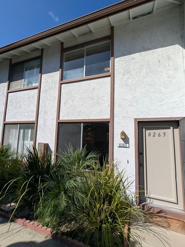 Building Photo - 8265 Echo Dell Rd