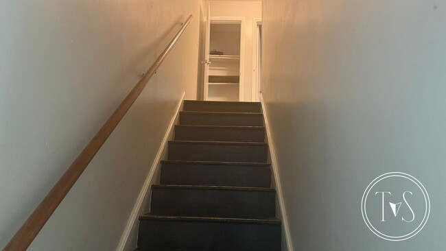 Building Photo - WINTER MOVE IN SPECIAL: 50% OFF 1st FULL MONTH'S RENT* and RATE DROP ALERT (was $1500/month)!