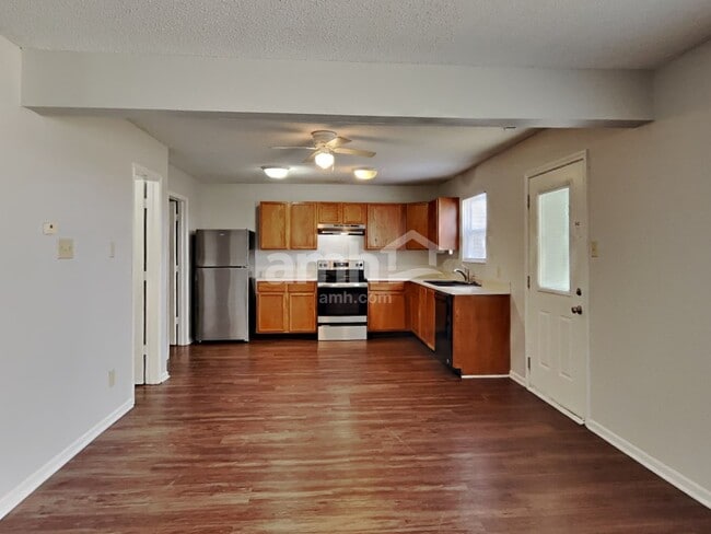 Building Photo - 2120 Bridlewood Dr