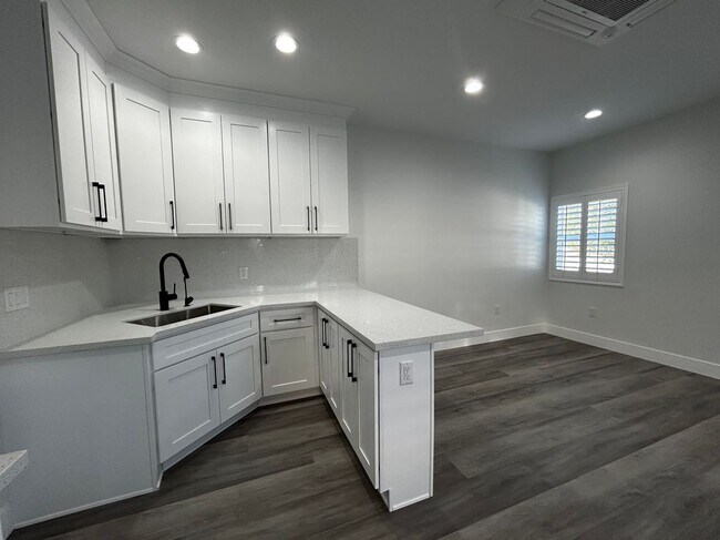Foto del edificio - 3838 Balmont St