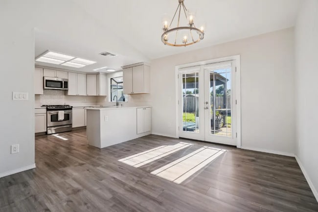 Building Photo - 2553 Candlewood Dr