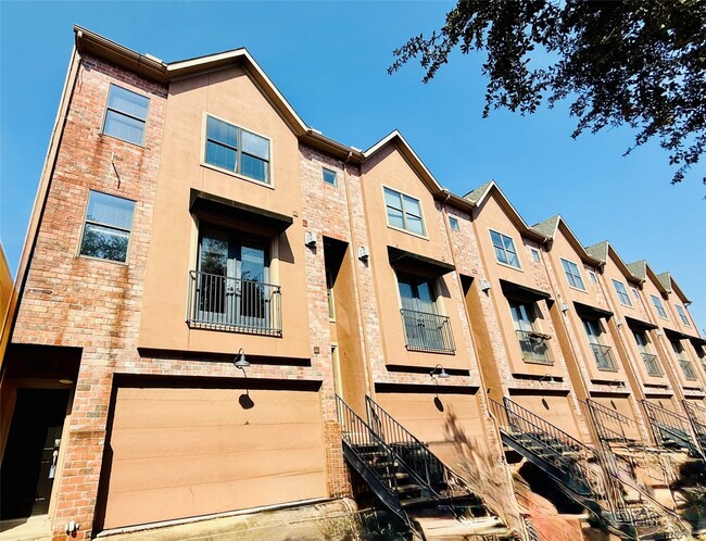 Building Photo - 953 Yale St