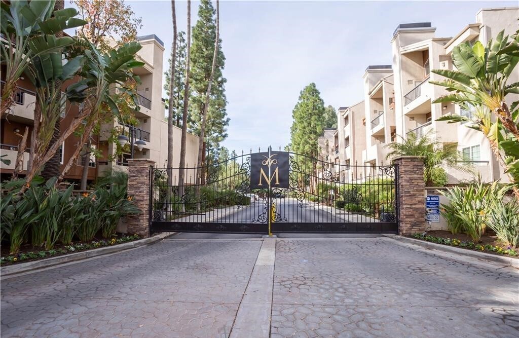 Foto principal - 5530 Owensmouth Ave
