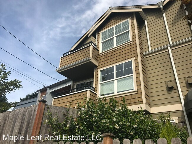 Foto del edificio - 3 br, 3.5 bath House - 9214 B Densmore Ave N