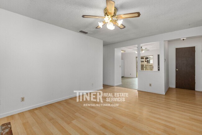 Building Photo - Charming Citrus Heights Home with RV Acces...