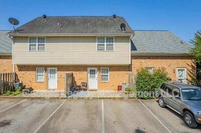 Building Photo - 320 Logmont Trace