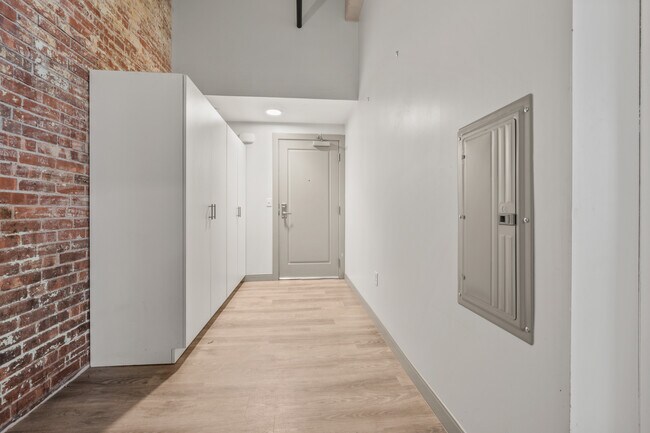 Building Photo - 103 Allyn St