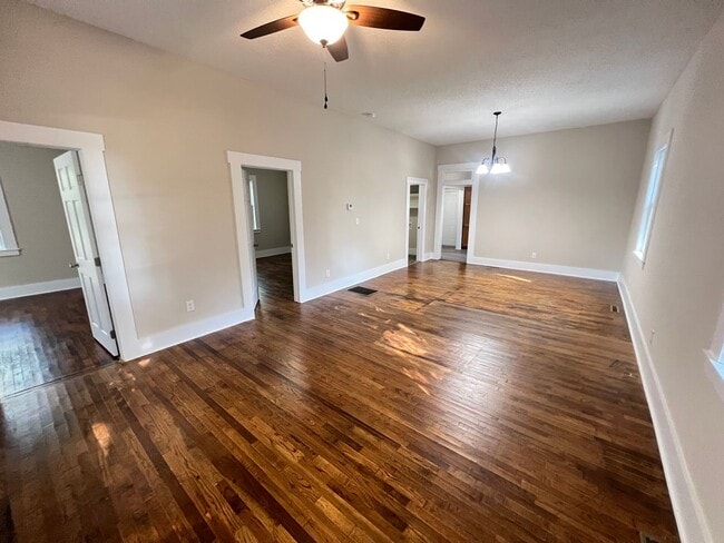 Building Photo - 3 Bed 1 Bath For Rent - Springfield