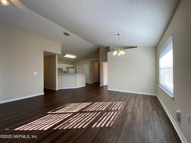 Foto del edificio - 2615 Creek Ridge Dr