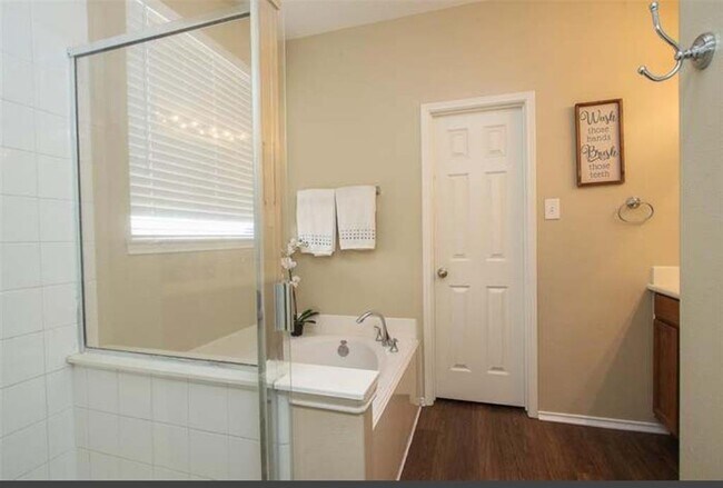 Building Photo - 1506 Lochstone Dr