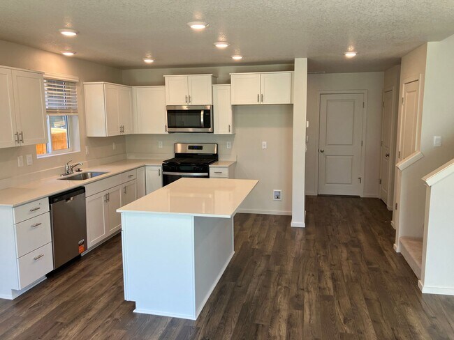 Foto del edificio - Brand New Three Bedroom Home in East Park Village!