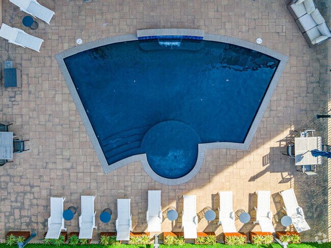 Piscina - The Cove Apartments