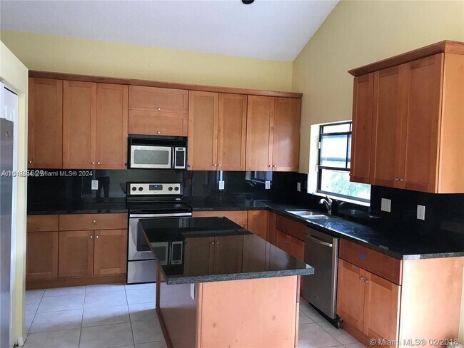 Building Photo - 6030 SW 58th Ct