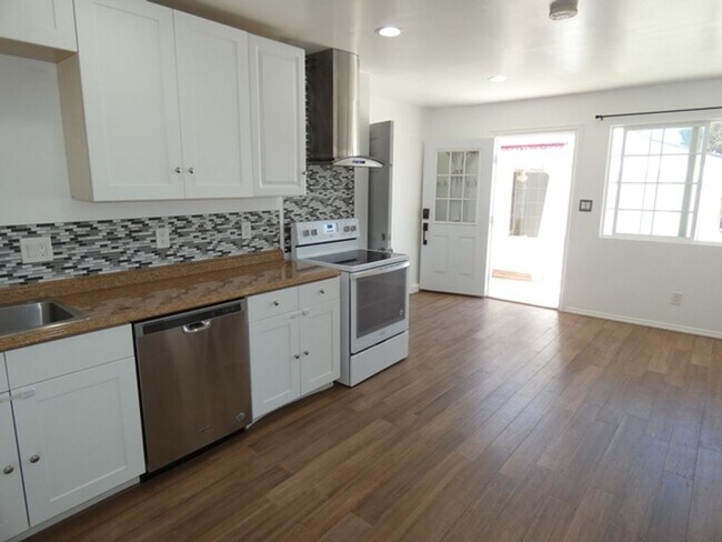 Foto del edificio - Single Story 2 Bedroom 2 Bath Casita Utilities Included