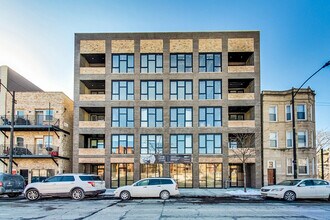 Building Photo - 1318 N Western Ave