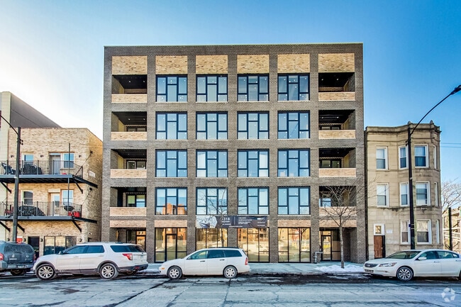 Building Photo - 1318 N Western Ave