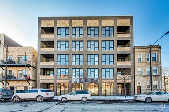 Building Photo - 1318 N Western Ave