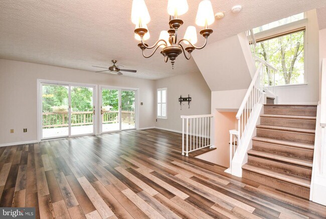 Building Photo - 15763 Widewater Dr