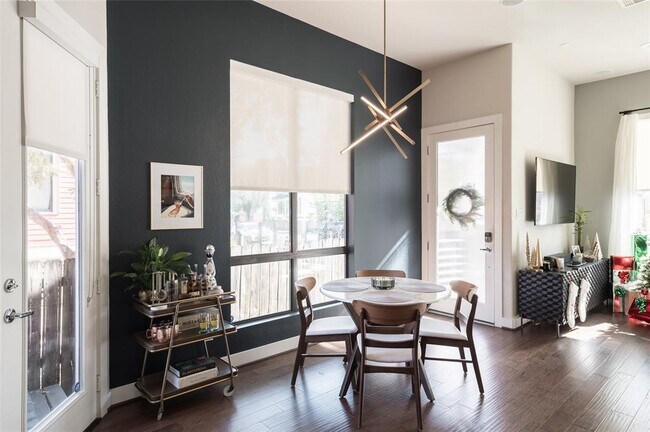 Foto del edificio - 1421 W 24th St