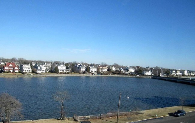 Building Photo - 500 Deal Lake Dr