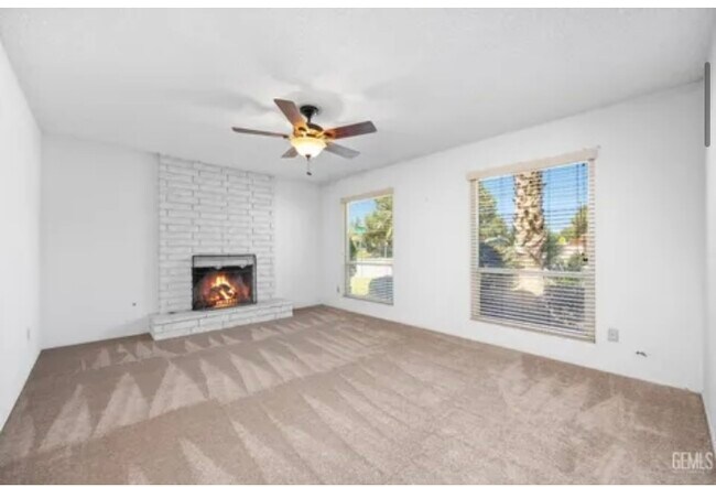 Building Photo - 2121 Sherwood Ave