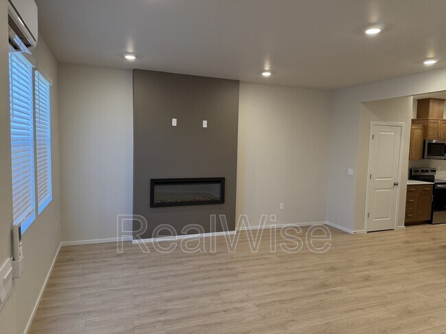 Foto del edificio - 62755 Eagle Rd