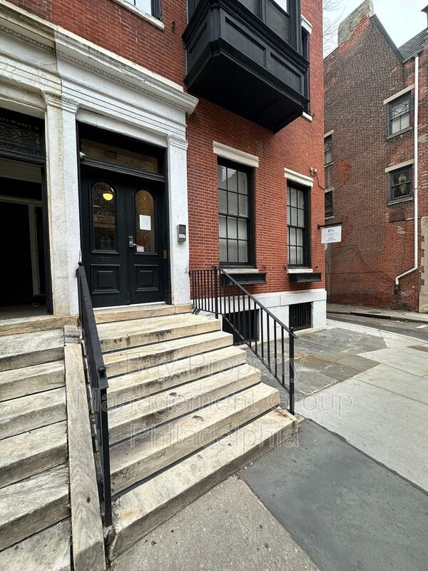 Primary Photo - 1023 Spruce St