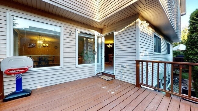Building Photo - 445 Captain Eames Cir