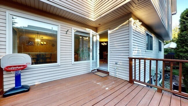 Foto del edificio - 445 Captain Eames Cir