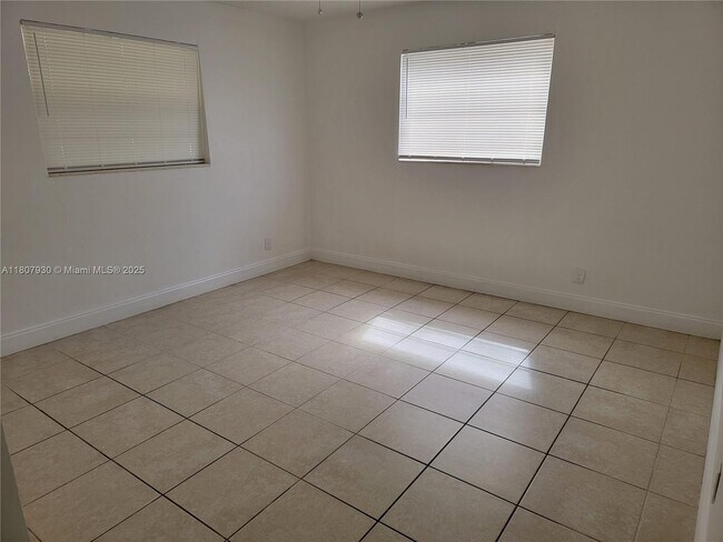 Foto del edificio - 28 SW 8th St