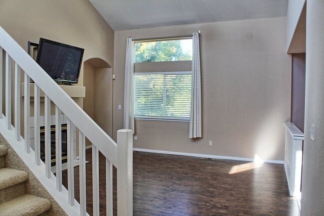 Building Photo - 3 bed 3 bath Castle Rock home walking distance to Douglas County High School