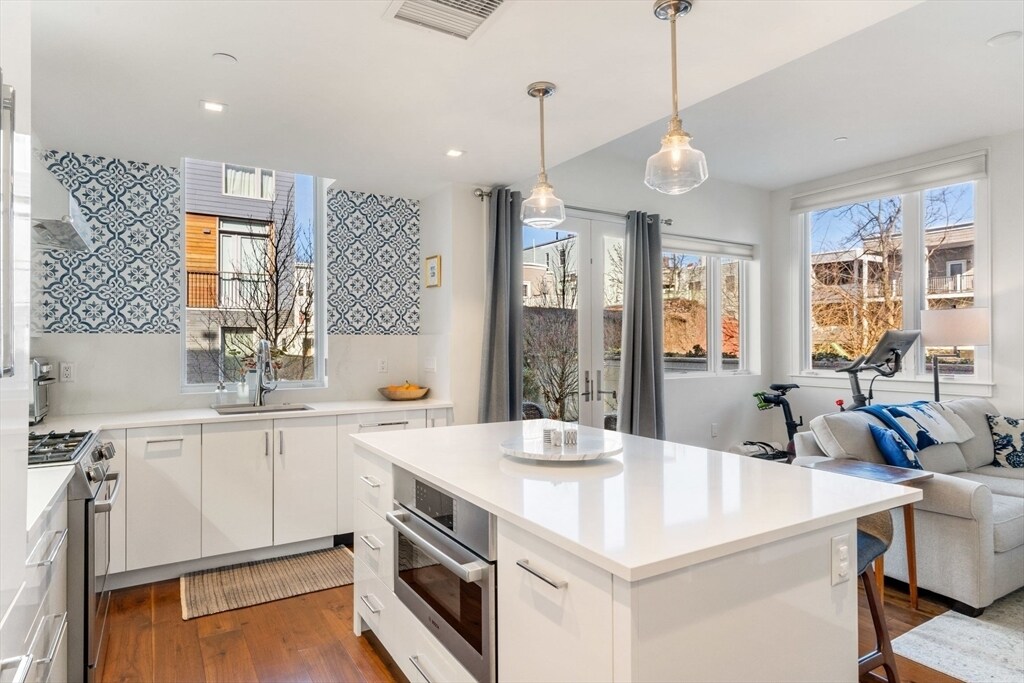 Foto principal - 812 E 6th St