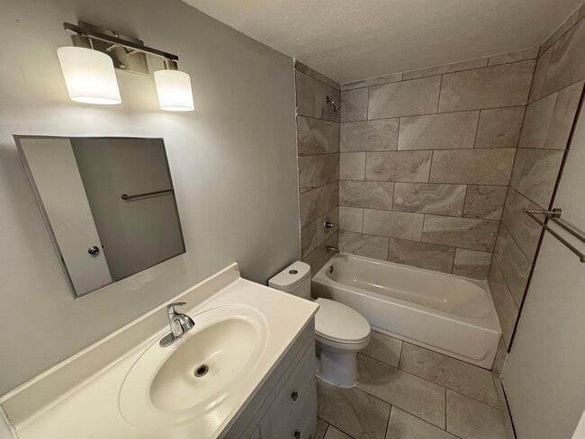 Foto del edificio - 2590 Robin Rd