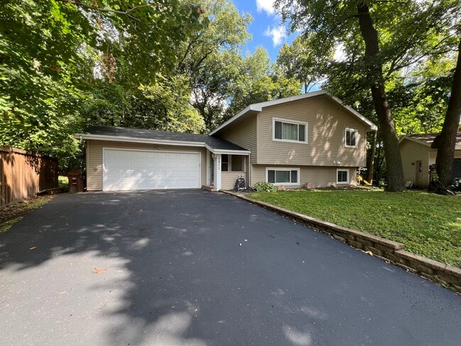 Building Photo - 6811 Balsam Ln N