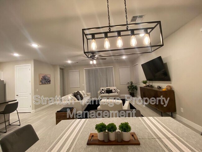 Foto del edificio - 899 S 151st Ln