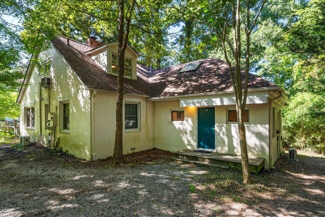 Building Photo - 212 Barclay Rd