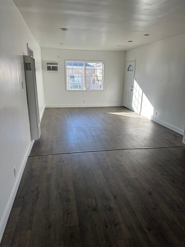 Building Photo - 2020 N Parish Plz